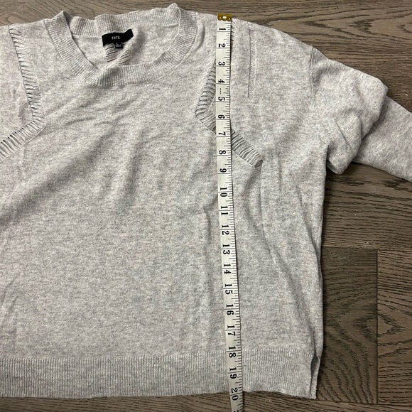 Lightweight distressed sweater by Fate - Picture 6 of 9